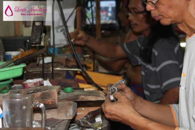 proses produksi perhiasan cincin kawin cincin tunangan berlian handmade jogja jakarta bandung bogor bekasi depok pekalongan