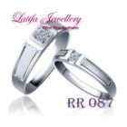 cincin tunangan emas putih perak di jari dan harganya terbaru berlian terindah couple murah simple emas putih perak di jari dan harganya terbaru palladium platina rr087 (1)